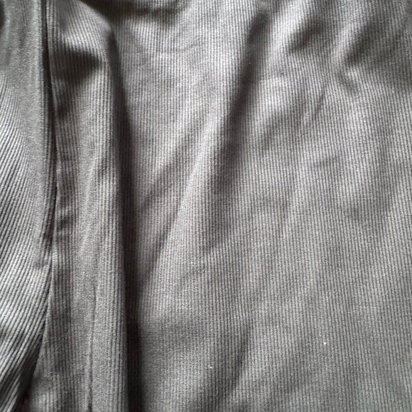 Vuori pose pants in black - Picture 2 of 16